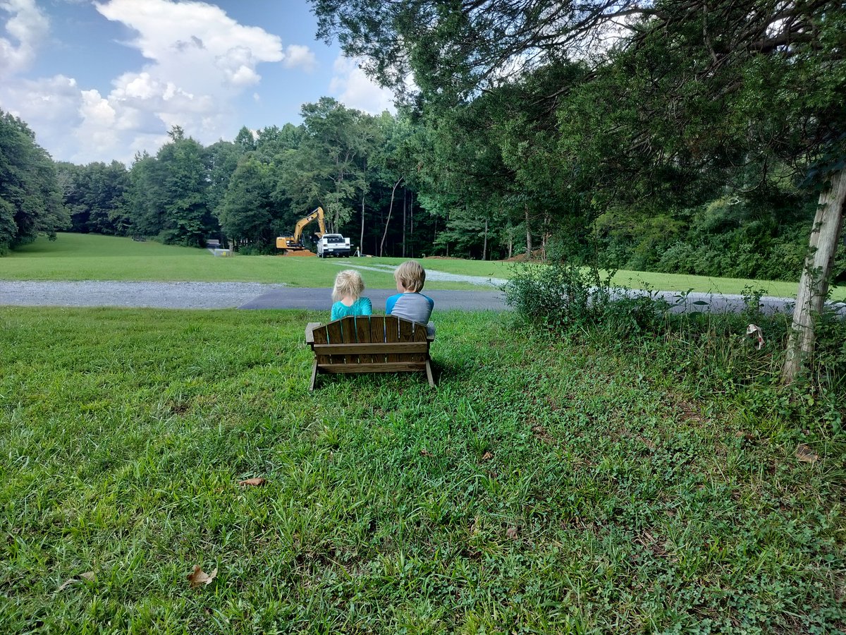 matthenryyoung's tweet image. The neighbor is putting up a building that will (unfortunately) mess up the view from my front porch, but at least my kids are enjoying the show.