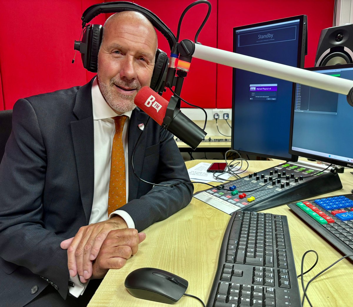 RealGeoffBarton's tweet image. Quite a day: honoured to receive the @LancasterUni Alumni Award today … and to retrace my DJ roots @bailrigg_fm. Lancaster Uni changed the direction of my life, and I can’t thank them enough. An extraordinary place of learning, social mobility and ambition.