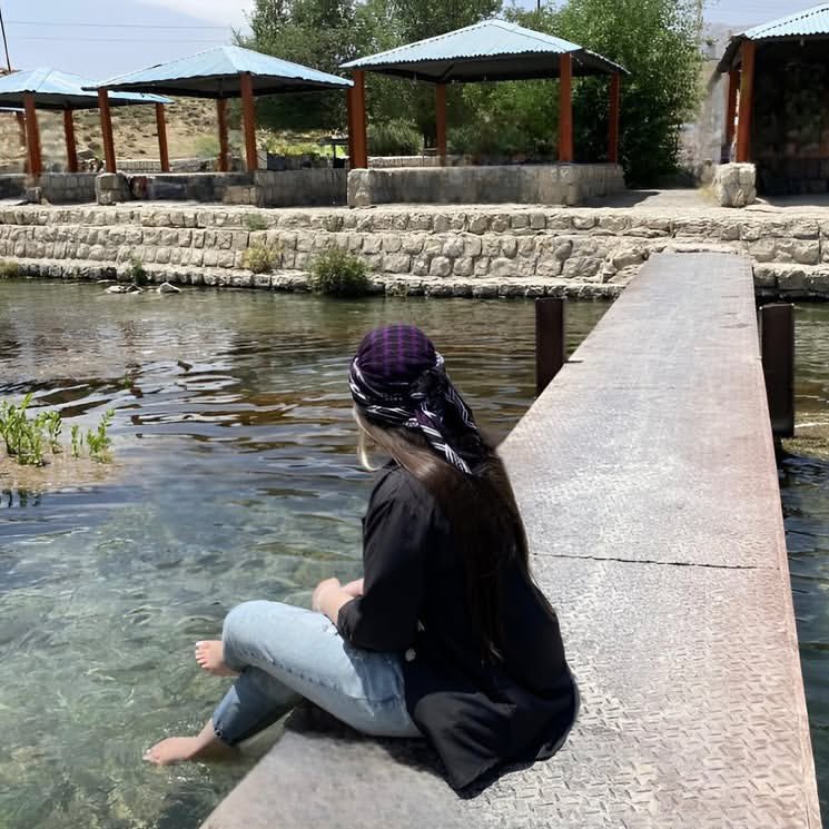 چون خیلی این عکسمو دوس دارم🌞☘️