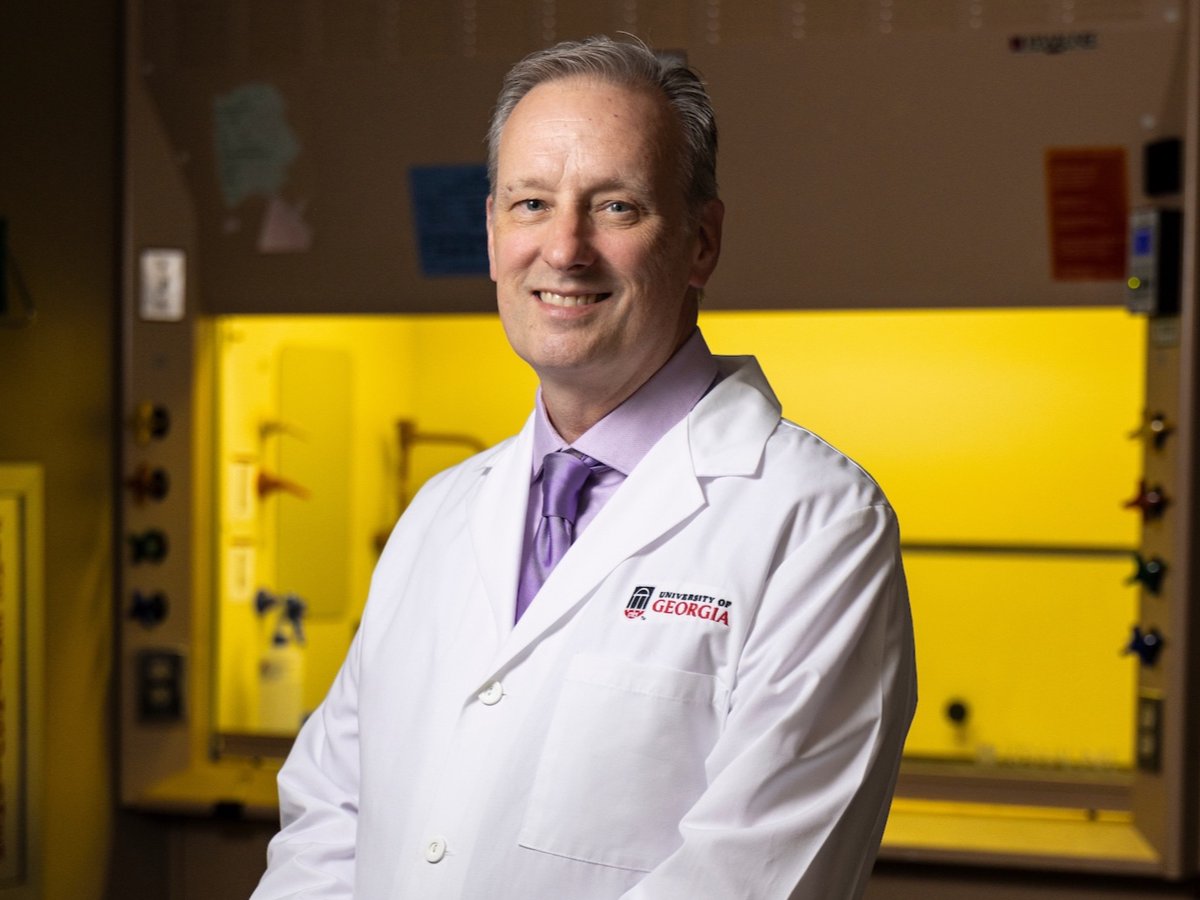 🔬 Regenerative Bioscience Center Director Steven Stice is researching how a new stem cell therapy can rebuild the brain by enhancing the body’s self-repair system to treat stroke, Parkinson’s disease, Alzheimer’s, and traumatic brain injuries. 🔗 bit.ly/44ucHL6