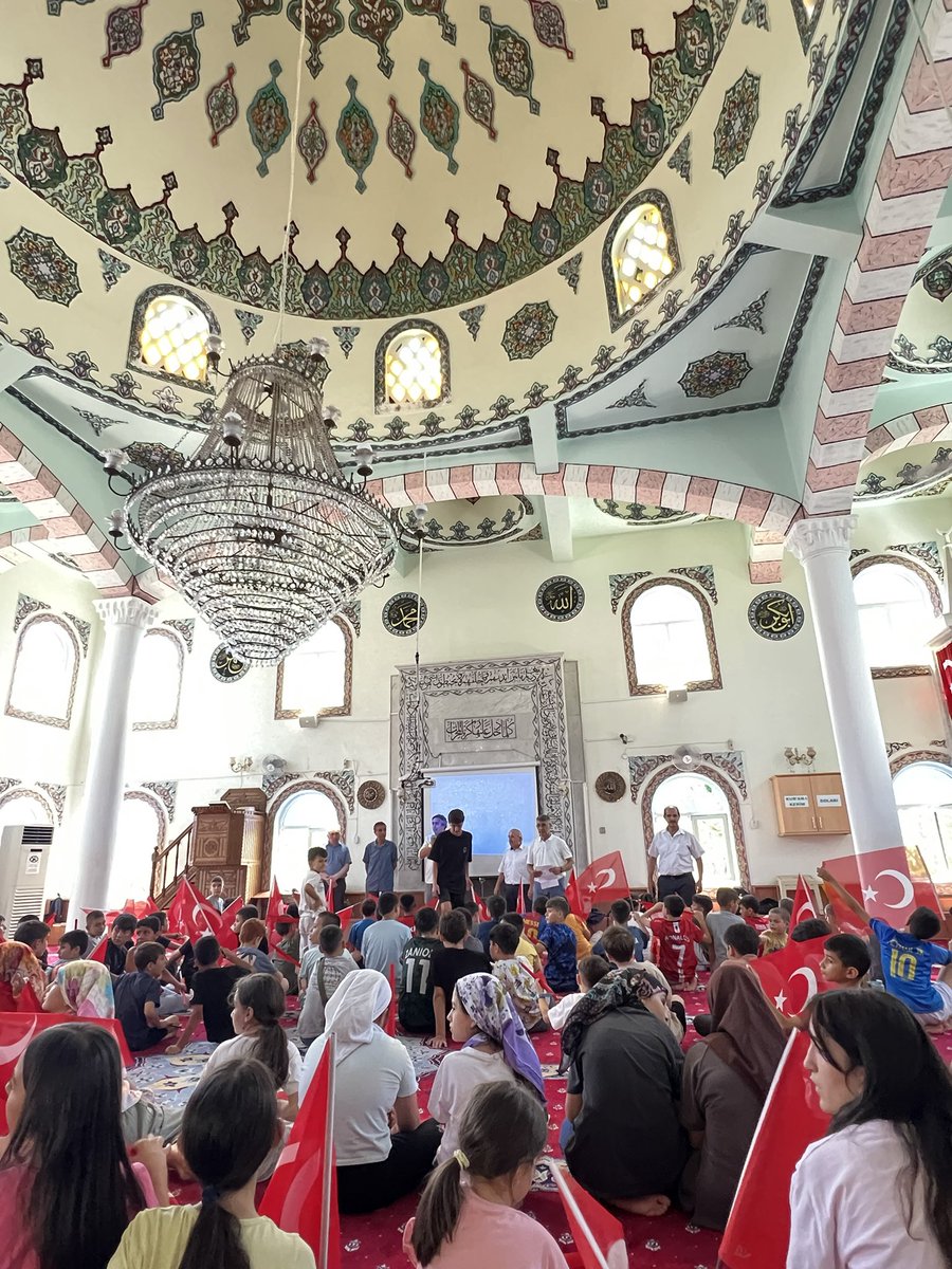 Zaferin Adı Türkiye 🇹🇷 

15 Temmuz Milli Birlik ve Beraberlik Günü kapsamında, Yeni Cami’de Kur’an kursu öğrencilerimizle bir araya gelerek anlamlı bir program gerçekleştirdik. Bu özel günde, vatan sevgimizi ve birliğimizi pekiştiren dualar ettik, şehitlerimizi rahmetle andık.
