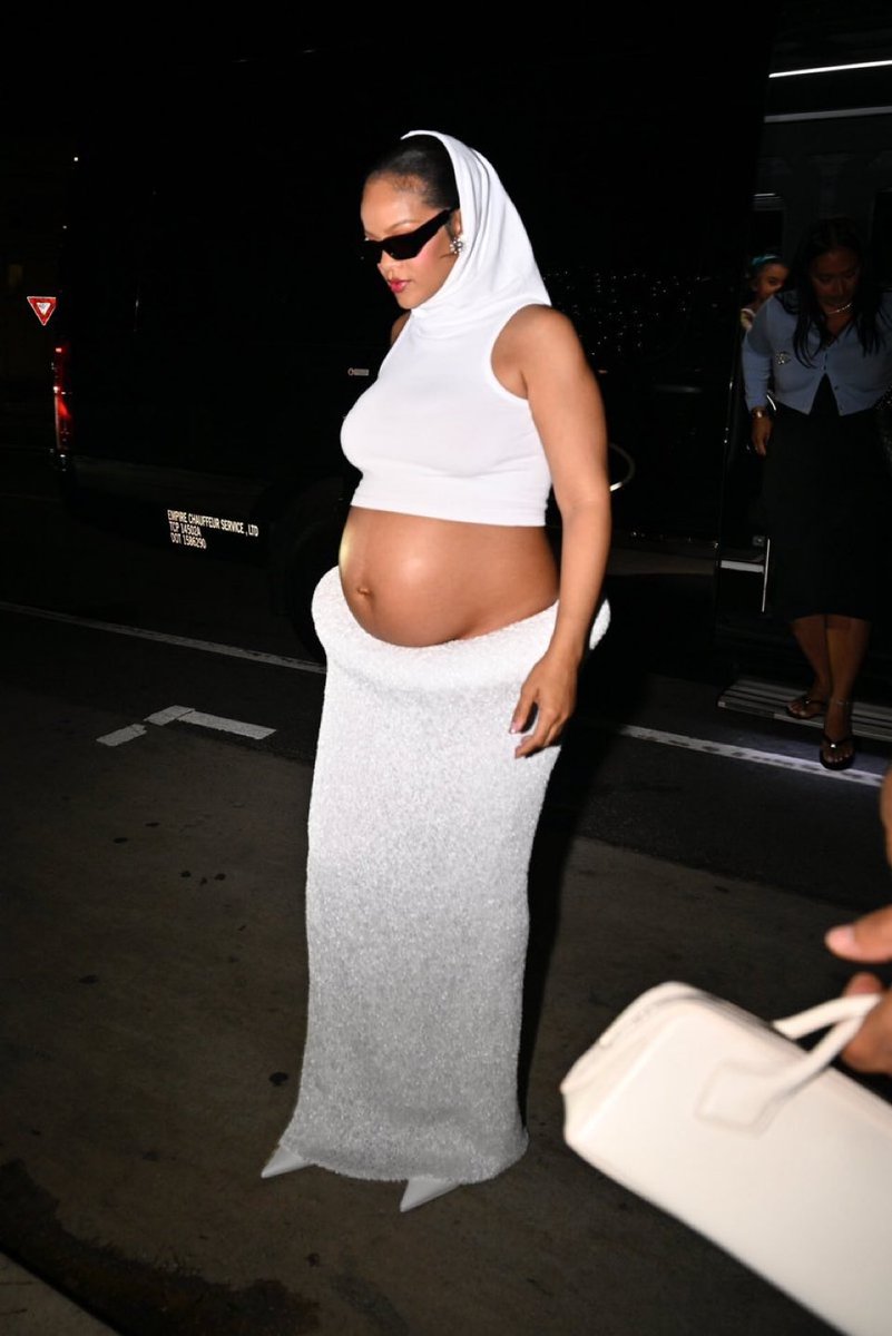 badgalrodo's tweet image. EXACTLY ROBYN FENTY!! 🫦