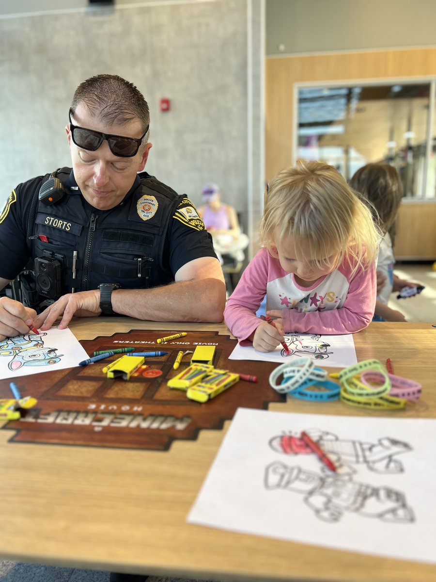 DCPD events this week!

🍦CONES WITH A COP - WED. JULY 16 | 5-6 PM AT McDonald’s - 4502 SE 29th Street 

🖍️COLORING WITH A COP - THUR. JULY 17 | 5-6 PM
McDonald's - 4502 SE 29th Street

☕️ BARISTAS AND BADGES - SAT. JULY 19 | 7-11 AM 
Starbucks - 5425 Tinker Diagonal