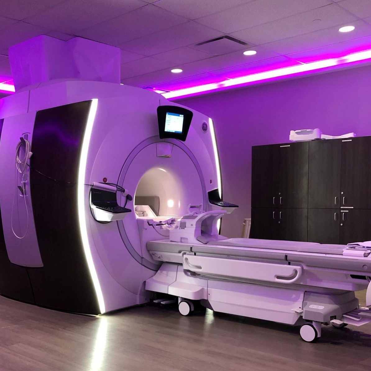 TexasNeurology's tweet image. Evening & weekend MRI appointments available! Our advanced 3.0T & 1.5T GE HealthCare scanners offer superior imaging quality in DFW. Call 214-826-6700 to book today. bit.ly/3c8o4PO