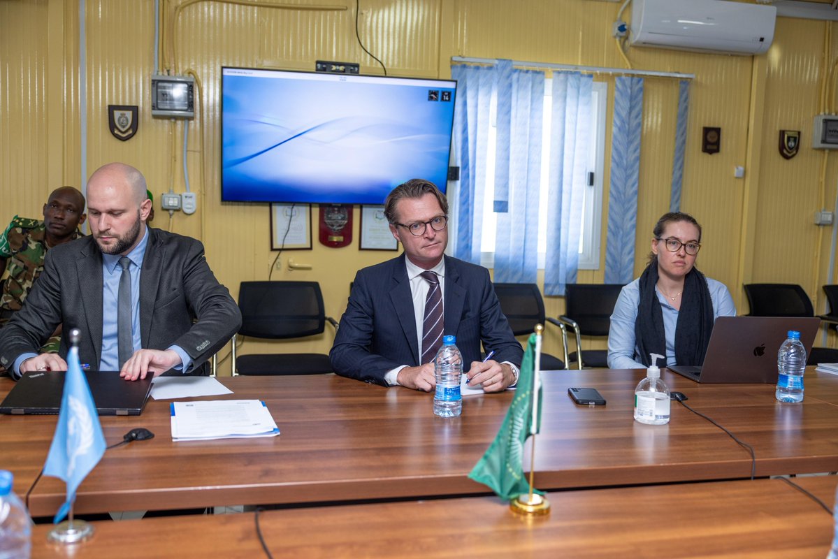 aussom_'s tweet image. #AUSSOM Force Commander Lt. Gen. Sam Kavuma hosted a high-level @EU_in_Somalia delegation led by Deputy Head of Mission and Chargé d’Affaires Mr. Hadrien Maillard, at the Mission HQ in #Mogadishu today.
They discussed AUSSOM’s mission setup, troop deployment, sector…