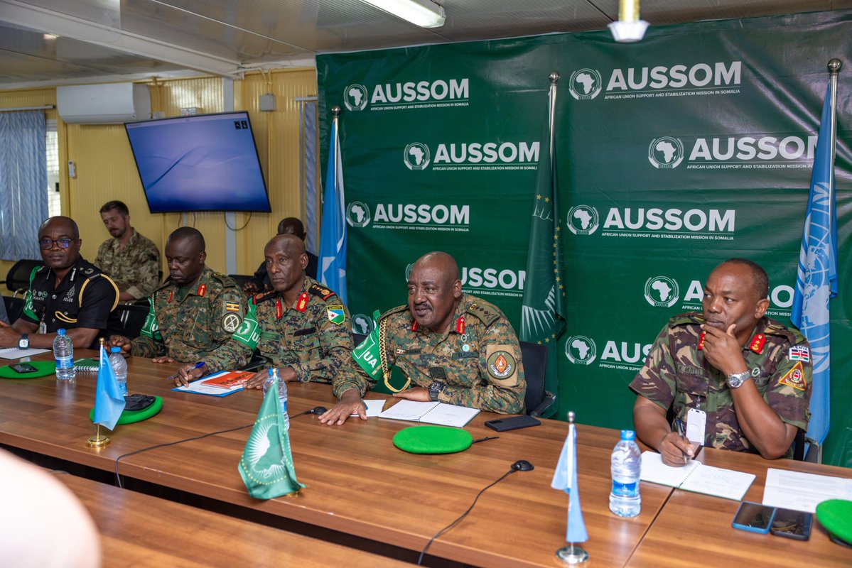 aussom_'s tweet image. #AUSSOM Force Commander Lt. Gen. Sam Kavuma hosted a high-level @EU_in_Somalia delegation led by Deputy Head of Mission and Chargé d’Affaires Mr. Hadrien Maillard, at the Mission HQ in #Mogadishu today.
They discussed AUSSOM’s mission setup, troop deployment, sector…