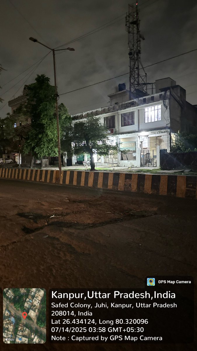 पहले तो हर साल यहाँ नई सड़क बनती थी l अब 4 साल से साकेत नगर साईं मंदिर के सामने ये गड्ढा मेरी पीठ को ऐसा स्पेशल ट्रीटमेंट दे रहा है, जैसे VIP spa हो -फर्क बस इतना है, वहाँ आराम मिलता है, यहाँ एक्स-रे।

<a href="/mayorkanpur/">Pramila Pandey ( मोदी का परिवार)</a> <a href="/irameshawasthi/">Ramesh Awasthi</a>