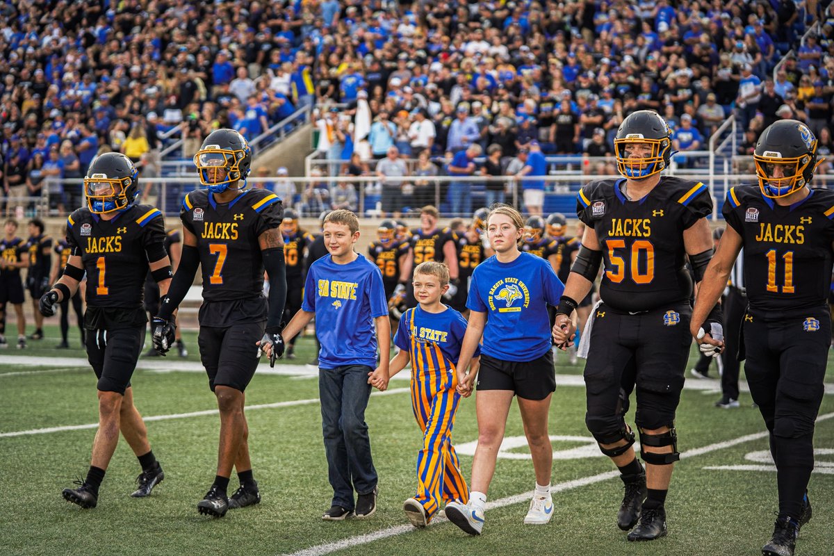 GoJacksSDSU's tweet image. HEY JUNIOR JACKS, mark your calendars! 👋
9/27 ➡️ vs Mercyhurst at 2pm
11/1 ➡️ vs Indiana State at 2pm
ℹ️ » GoJacks.com/JuniorJacks
#GoJacks 🐰
