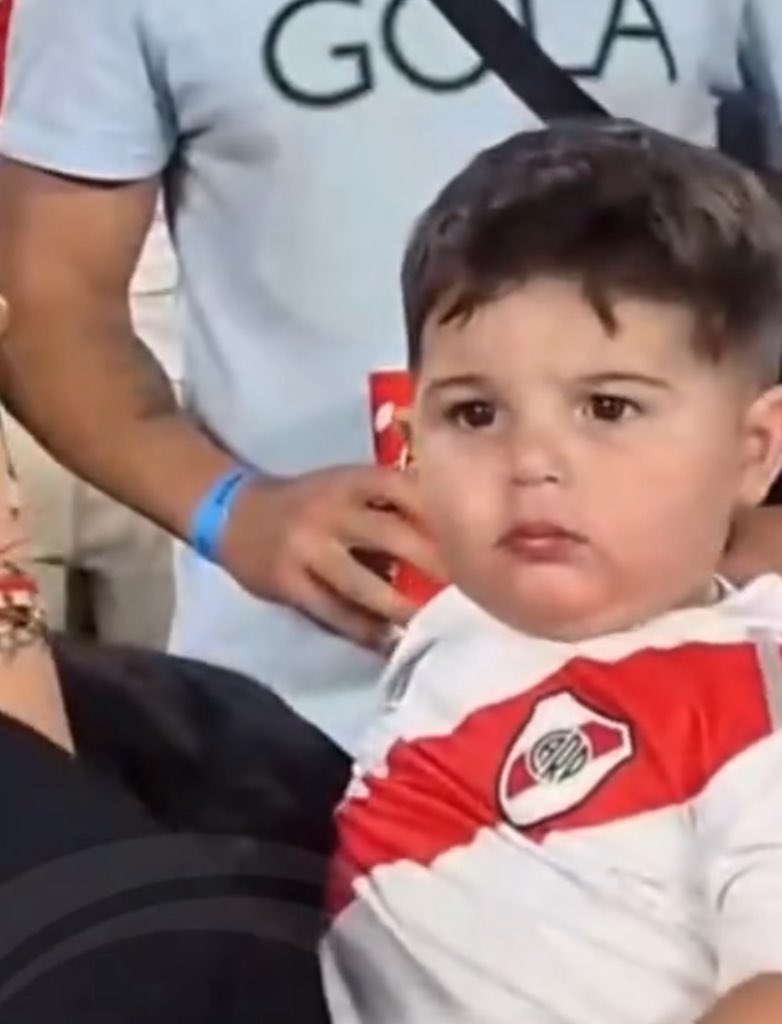 Jajajajajajajdjsjajajsjaja el bebé gordo de Enzo ganó más títulos internacionales que Boca en los últimos 17 años 

BENJA FERNÁNDEZ, DE RIVER AL MUNDO