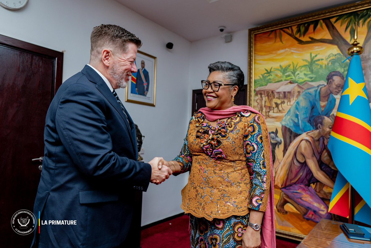 PrimatureRDC's tweet image. #Paix #DiplomatieReligieuse
14 juillet 2025 | La Première Ministre Judith Suminwa a reçu une délégation de pasteurs américains du Bureau de la Foi de la Maison Blanche, conduite par Travis Johnson, pour soutenir spirituellement l’accord de paix RDC–Rwanda signé à Washington.
•…
