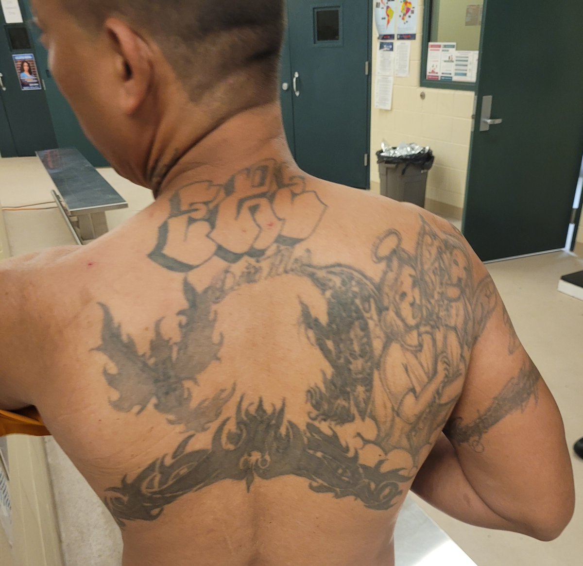 USBPChief's tweet image. VIOLENT MS-13 GANG MEMBER ARRESTED IN MICHIGAN!
On Sunday, USBP agents and Sterling Heights PD removed a dangerous Salvadoran national from our streets. Officers responded to a hotel fight and called Border Patrol for backup. During questioning, the suspect admitted to being an…