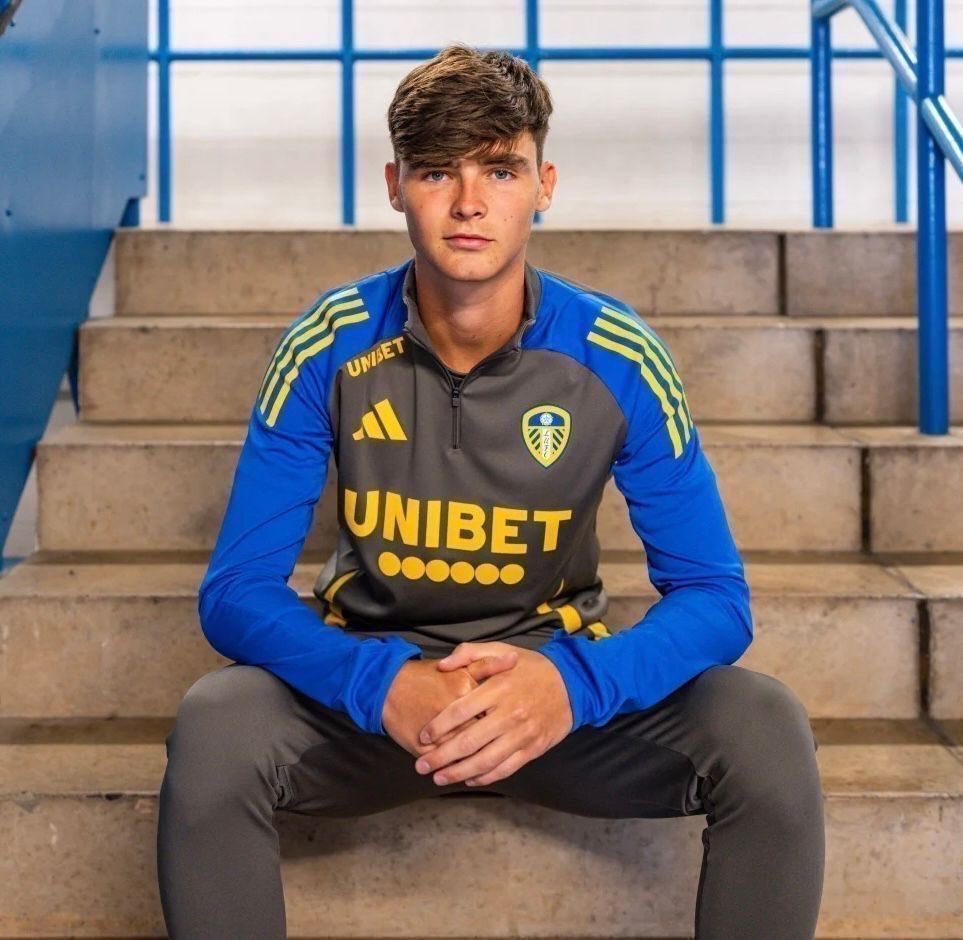 leedsutdacademy's tweet image. 👏 #LUFCU21s players Rory Mahady, Alfie Cresswell, Charlie Crew, Sam Chambers & Harry Gray have all been involved in first team training during pre-season
#LUFCYouth | #LUFC