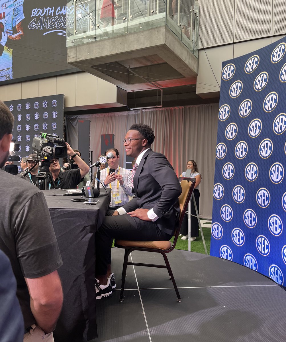 AflacKickoff's tweet image. talkin’ ball (and pregame meals) with @GamecockFB on Day 1 of SEC Media Days 🏈🍴

#AflacKickoff // @cfbhall