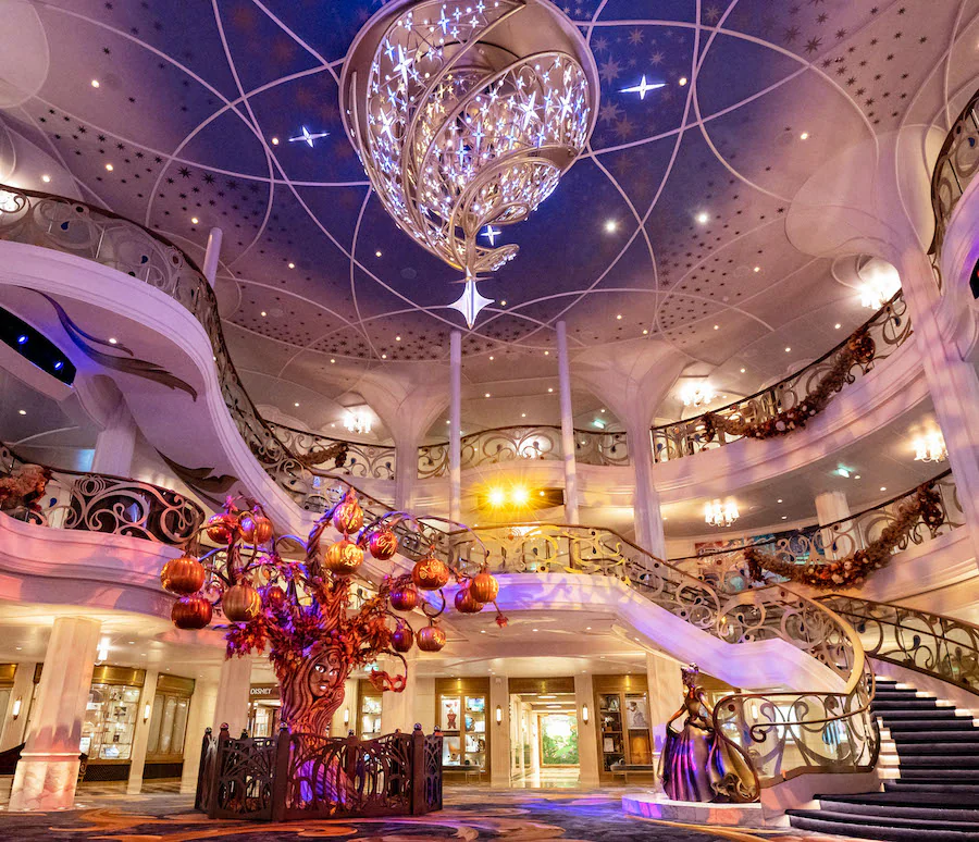 🚢🎉 Today in Disney Cruise Line History: On July 14, 2022, the Disney Wish set sail on her Maiden Voyage—a 5-night Bahamian adventure full of magic, memories, and a whole lot of pixie dust! ✨🌴 Who was lucky enough to be on board? 🧜‍♀️⚓ #DisneyWish #DCL
dclcruisingdad.com/disney-wish-20…