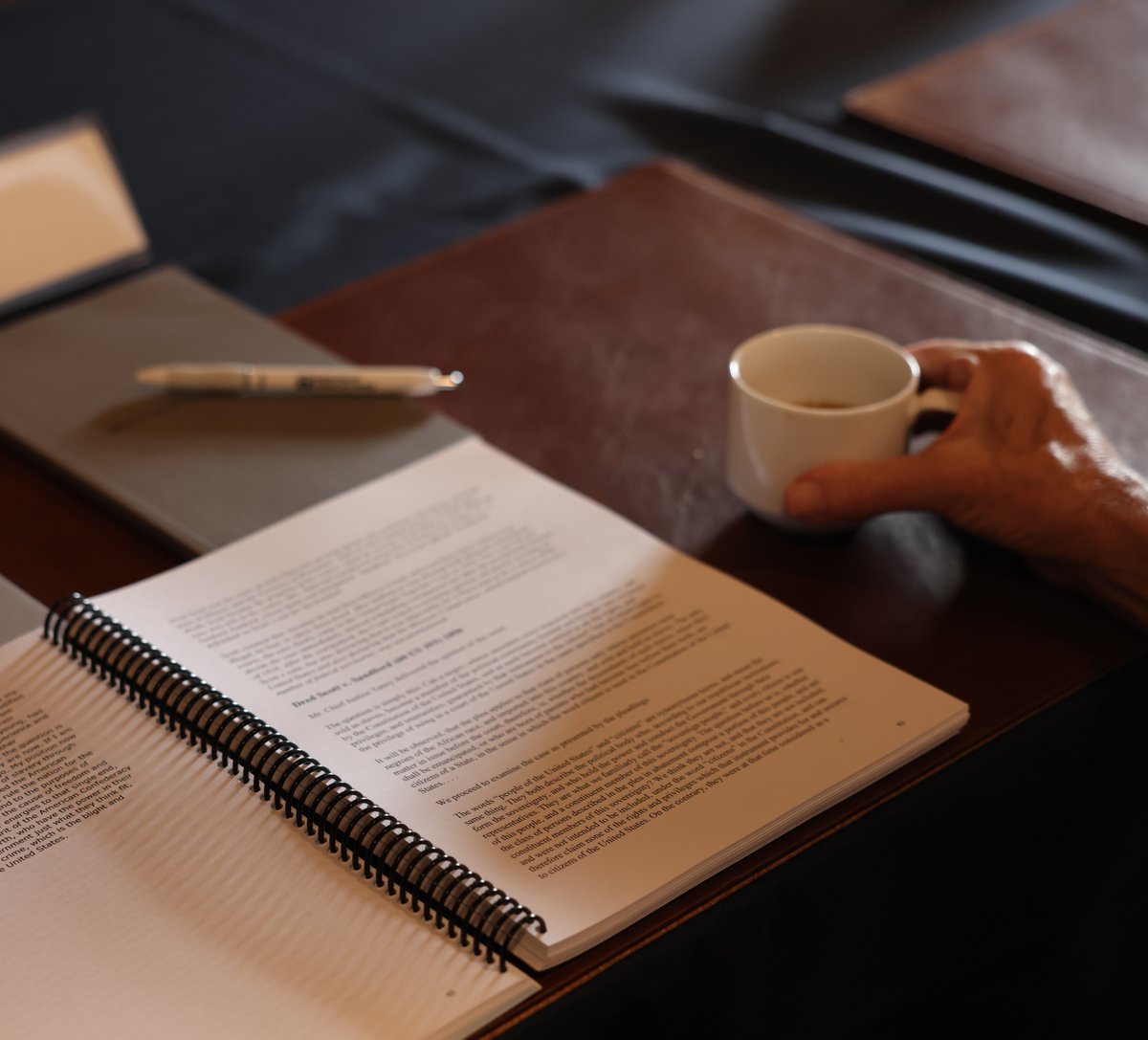 JackMillerCtr's tweet image. Know an outstanding professor who incorporates America's founding principles and history into their classes? Nominate them for JMC's 2025 Teaching Excellence Award! 🎓📚🖌️🏫
The award is open to scholars in the fields of political science, history, philosophy, or other…