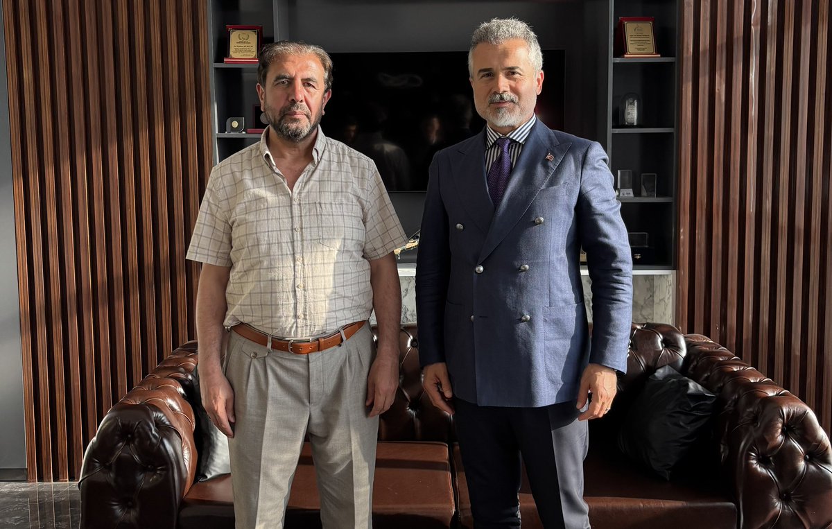 Değerli dostumuz Mehmet Ali Kulat’a, babası Hacı Ömer amcamızın vefatı nedeniyle taziye ziyaretinde bulunduk,
Allah Teâlâ, cümle geçmişlerimize rahmet eylesin. Amin.