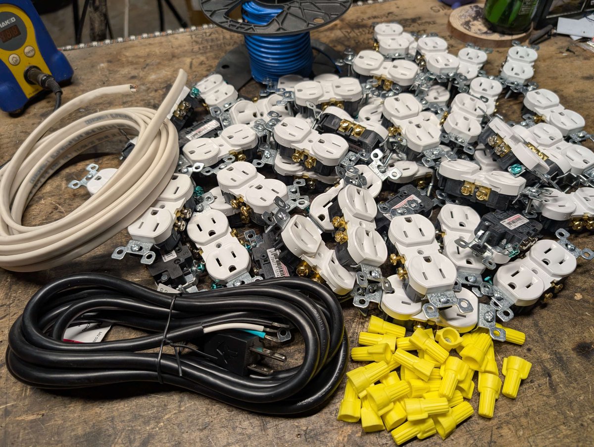 IN 3 HOURS (6PM EDT) I'm gonna make the most sketchy fire hazard 100-outlet power strip of all time