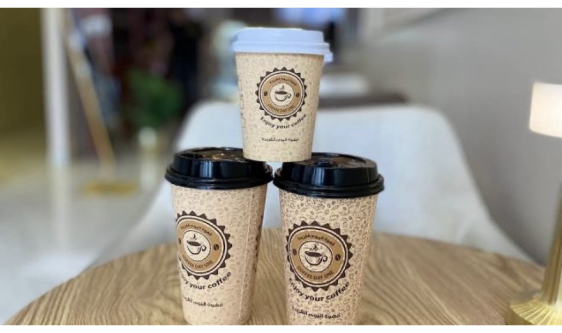 كوب قهوة بعنوان :☕️
 معك السوالف تبطي ولا أملها
 "❤️"🫂
