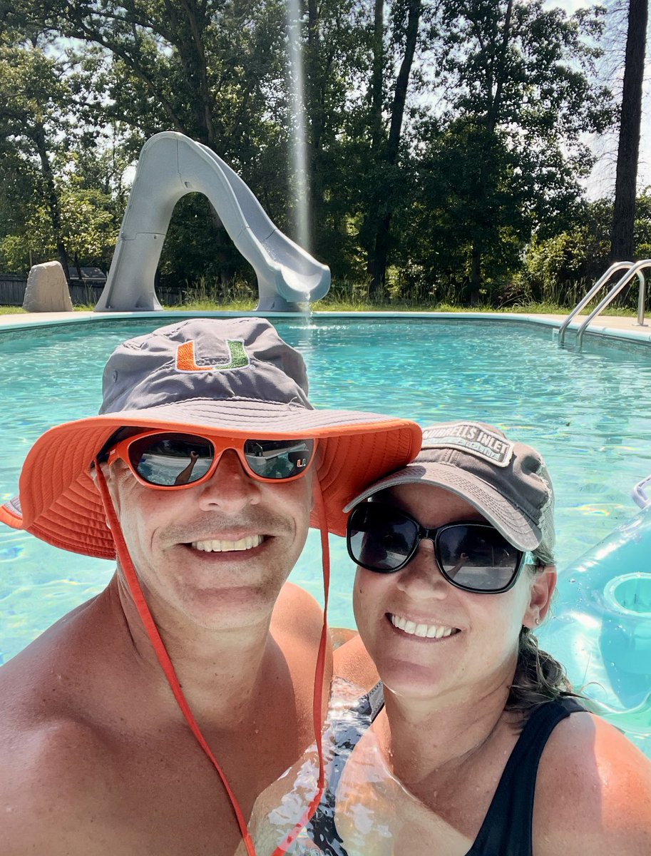 _DFranklin's tweet image. Somehow Iβve been able to recruit this lady to stick around for the last twenty four yearsβ¦hopefully she sticks around for several more. Happy Anniversary.