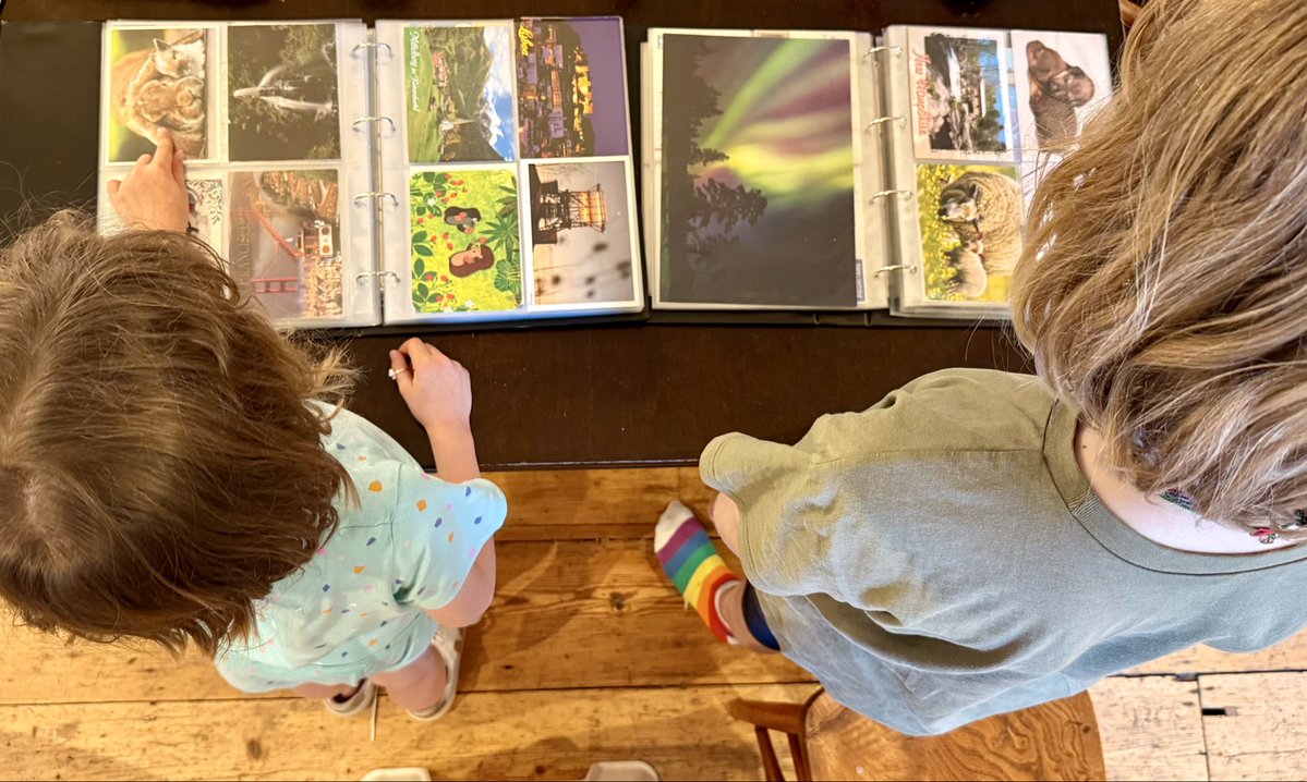 exitthelemming's tweet image. The great postcard exchange project @Postcrossing is 20 years old today!
Happiest birthday to a fabulous thing, that has filled our daughters’ lives with fun & friendliness from all over the world. Here’s D1 and D2 with some of the 800+ cards they’ve received from 62 countries…
