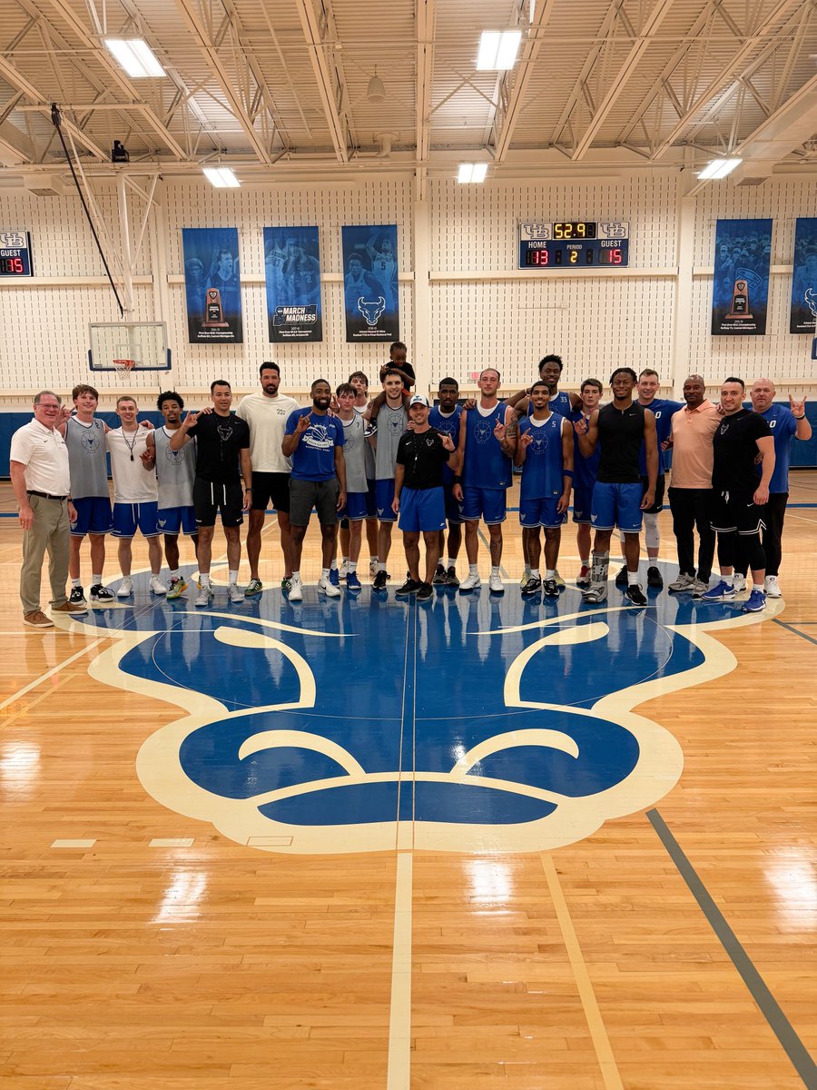 CoachGH3's tweet image. Loved having @UBuffaloMBB greats Mitch Watts & @cj_ball_is_LIfe as well our guy @PeckOnSports with us today !!! #ForeverABull 🤘🏼