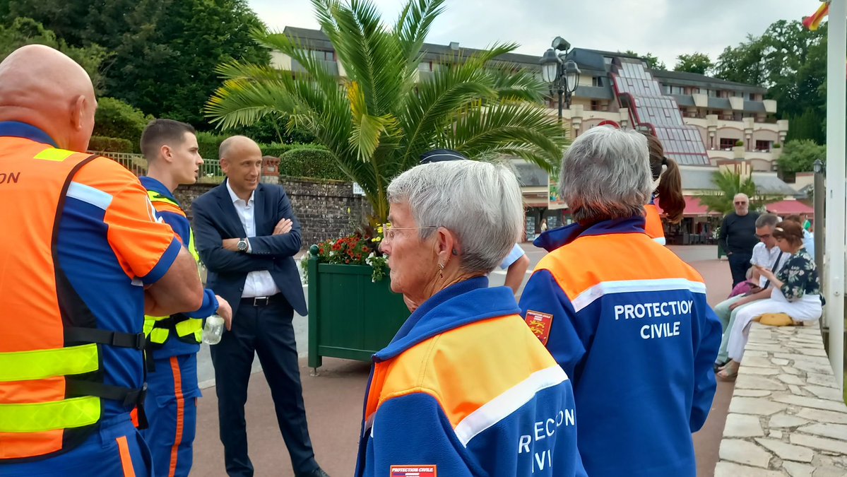 #securite | 👮 Plus de 440 gendarmes engagés dans l’Orne au cours de ce week-end prolongé.

🤝 Ce lundi 14 juillet, Marc ANDRÉ, sous-préfet, directeur de cabinet, et le commandant en second du groupement de gendarmerie de l’Orne, ont salué les gendarmes, policiers municipaux et