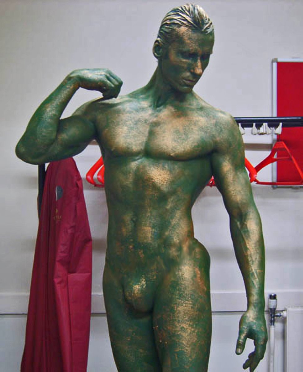 Not quite the #Humanimals stuff, but a nice bronze #statue #bodypaint effect is going on here