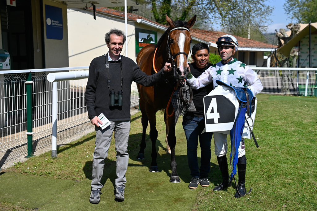Arizkorreta Racing (@arizkorretar) on Twitter photo 👋🏻 Despedimos en el patio a VILLARROBLEDO (Bobby’s Kitten), al que esperamos hasta el pasado mes de octubre para debutar y que en lo que va de 2025 ha logrado 3 victorias. Toda la suerte con él a sus nuevos responsables. 🍀
📷 <a href="/HipodromoSnSn/">Hipódromo de San Sebastián - Donostiako Hipodromoa</a>
#CuadradeArizkorreta #YeguadaRocío 👋🏻 Despedimos en el patio a VILLARROBLEDO (Bobby’s Kitten), al que esperamos hasta el pasado mes de octubre para debutar y que en lo que va de 2025 ha logrado 3 victorias. Toda la suerte con él a sus nuevos responsables. 🍀
📷 <a href="/HipodromoSnSn/">Hipódromo de San Sebastián - Donostiako Hipodromoa</a>
#CuadradeArizkorreta #YeguadaRocío