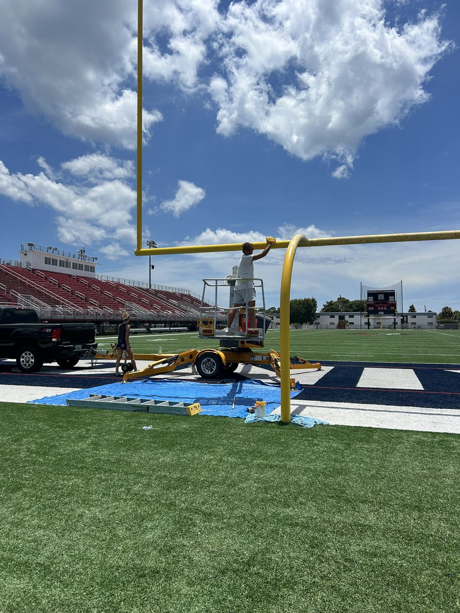 FWB_Athletics's tweet image. Another day at Riggs and another amazing volunteer! Thank you to the Howard Wortman and family for all your hard work!! #GRIT