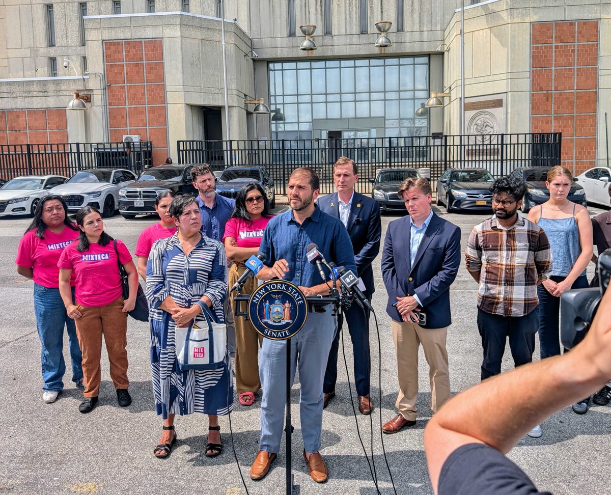 Sen_Gounardes's tweet image. Trump is illegally detaining 100+ immigrants—most of whom have no criminal records—in the MDC, a Brooklyn federal jail so unsafe, judges have called it "barbaric." It's a violation of their rights and of basic human dignity.
Today, we called on @ICEgov to end this cruel charade.