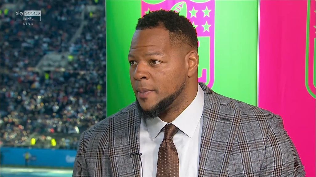 Rosiedidyaknow's tweet image. Thought you knew the real @NdamukongSuh? We weren't even close. #Rosiedidyaknowzi #iHeartRadio
iheart.com/podcast/960-ji…
