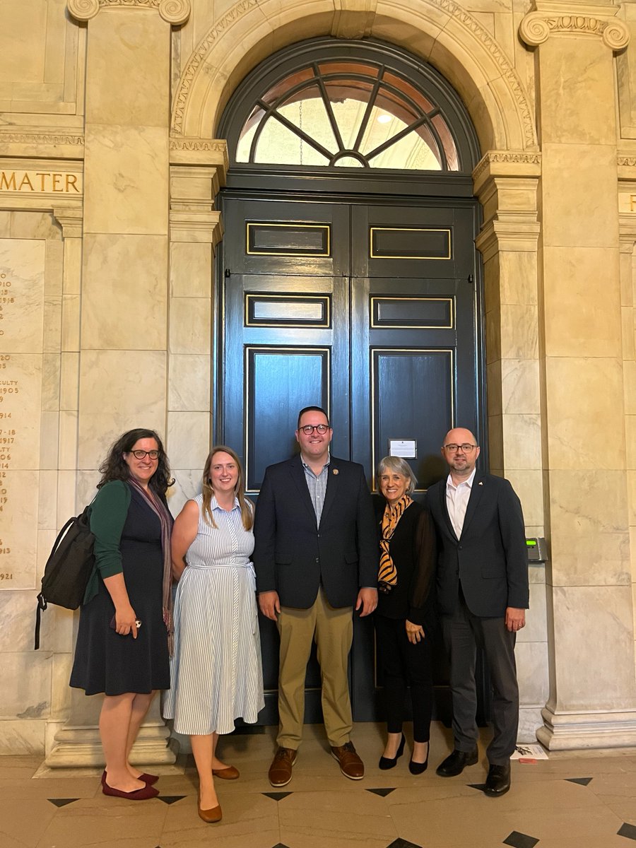 PUStateAffairs's tweet image. Last week, Assemblyman @Cody_D_Miller visited campus to learn more about @Princeton's commitment to academic outreach and expanding access and opportunities for students and faculty at two-year, public institutions in New Jersey. Thank you for joining us, Assemblyman Miller.