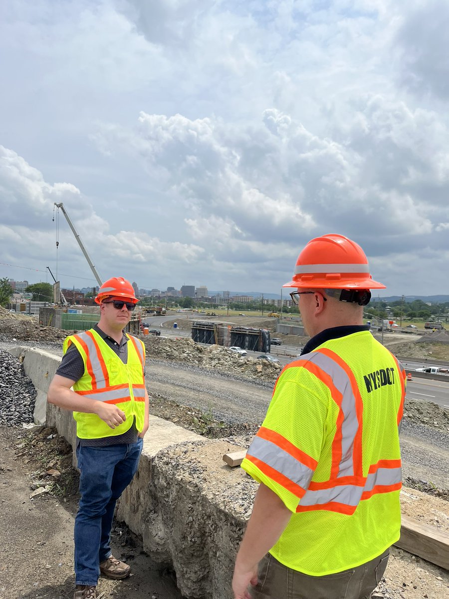 SyracuseAuditor's tweet image. Thanks to Scott Butler and the @NYSDOT @NYSDOTSyracuse team for an informative tour of the ongoing work on #i81. While there’s still much to go, I’m excited about the improved connections and bike and pedestrian infrastructure happening here.
