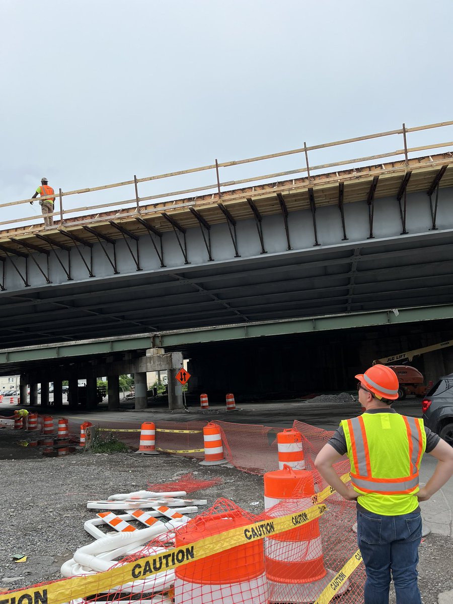 SyracuseAuditor's tweet image. Thanks to Scott Butler and the @NYSDOT @NYSDOTSyracuse team for an informative tour of the ongoing work on #i81. While there’s still much to go, I’m excited about the improved connections and bike and pedestrian infrastructure happening here.