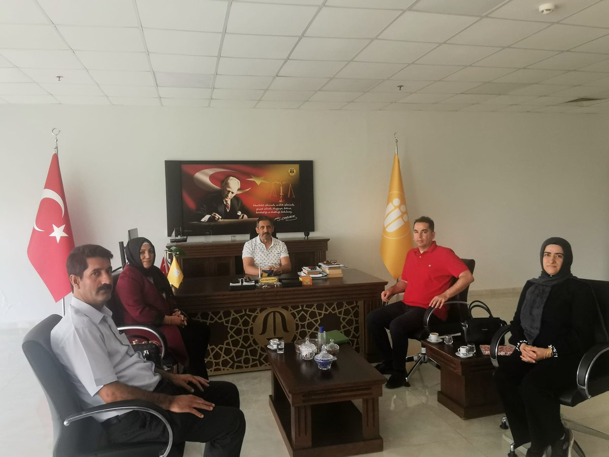 Kurum Müdür Vekili Nilgün Özler, Şef Haşim Karabeyeser ve Sosyolog Nermin Kaya tarafından İnönü Üniversitesi Hukuk Fakültesi Dekanı Prof. Dr. Bünyamin AKDEMİR ve Ceza ve Ceza Muhakemesi Hukuku Anabilim Dalı Başkanı Doç. Dr Korhan  Yeğrim'e ziyaret gerçekleştirildi.