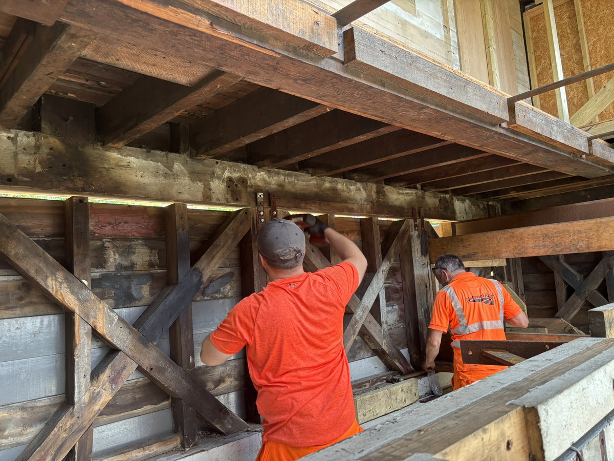 WherryLines's tweet image. Today we have been pleased to join volunteers from @NetworkRailAng & @LowestoftCentr1 to install the former @WherryLines Oulton Broad North station signal box onto its new plinth at the East Anglia Transport Museum in Carlton Colville. #CommunityRail