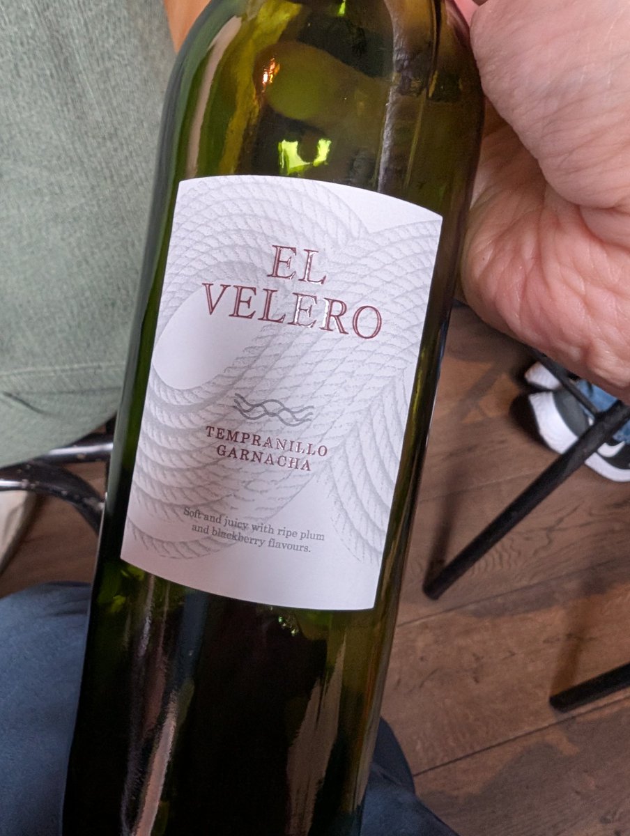 Felix Solis preparando vinos de 10%. Como mosto con alcohol.