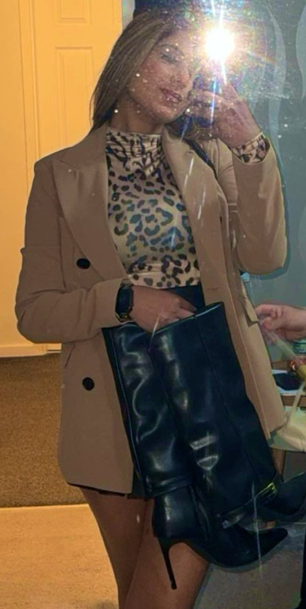 Who’s the lucky bitch to lick and clean my boots 👠🐷🐷🐷

Femdom findom footfetish serve highheels nylons Boots mistress dominatrix sexygirl goddess finsub #MaturePaypig #FinancialDomination #PaypigForPrincess #RetireForMe #OldPigObsession #AgeGapFindom #SpoilYourPrincess