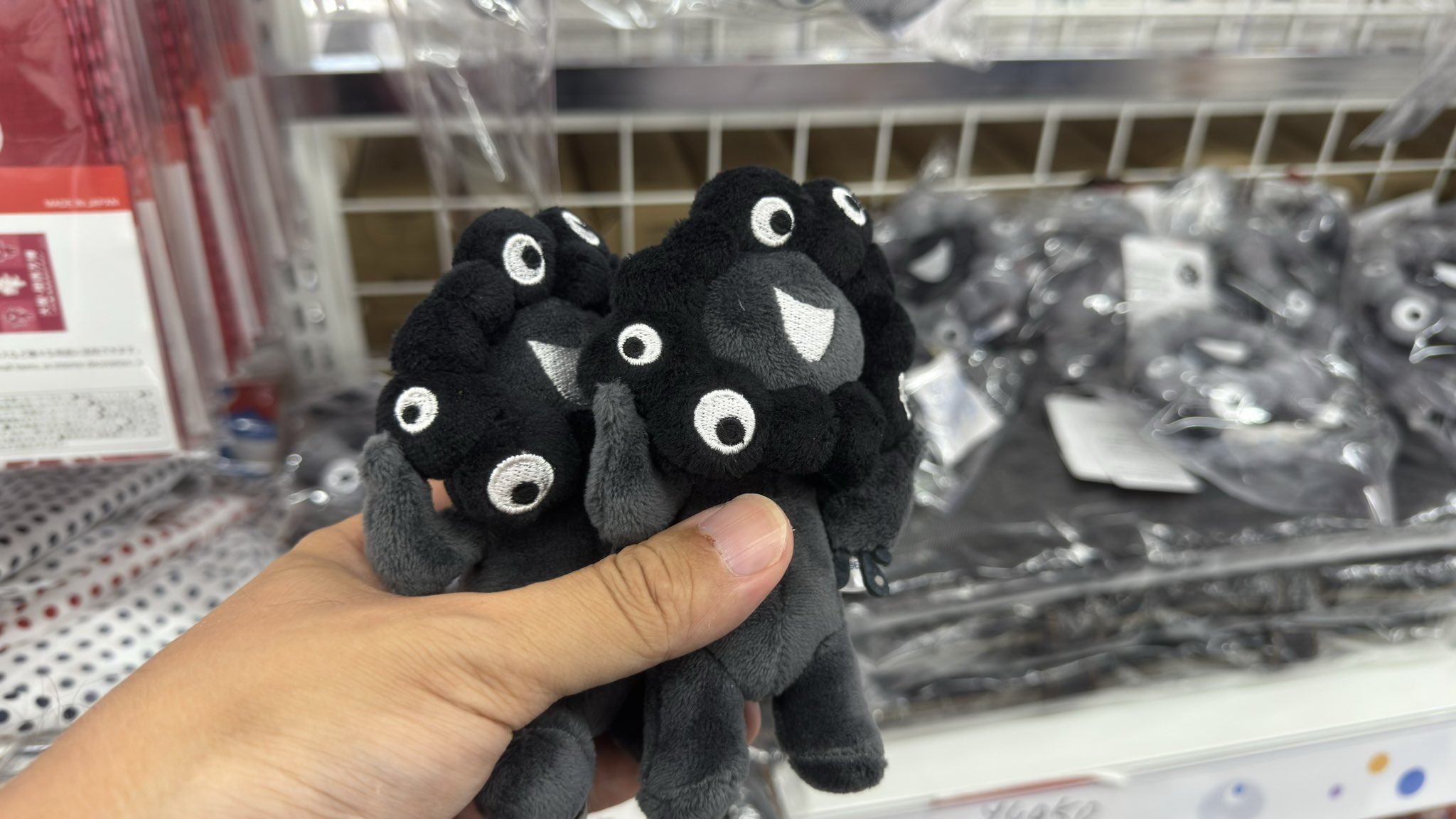 黒ミャクミャク 立ち2個 関西万博】黒ミャクミャクどこで買える？売ってる場所・完売時間