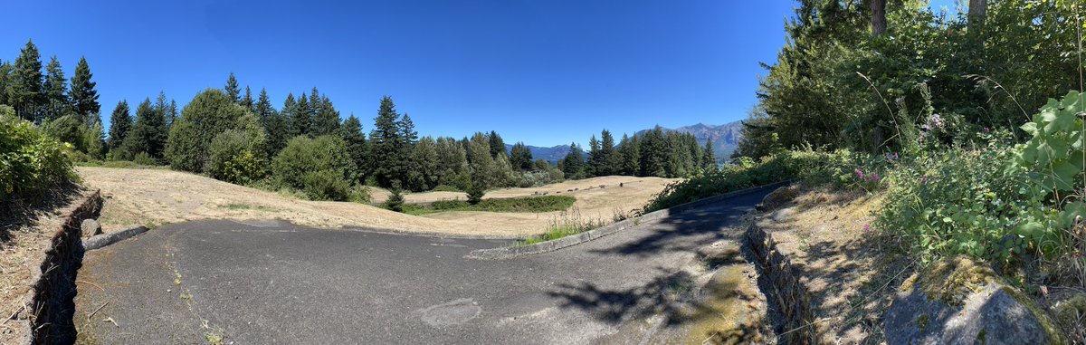 ACCGE-24/OMVPE-22 conference has an amazing venue at <a href="/SkamaniaLodge/">Skamania Lodge</a>. Other people are drinking coffee during the coffee break, I'm drinking in the view.