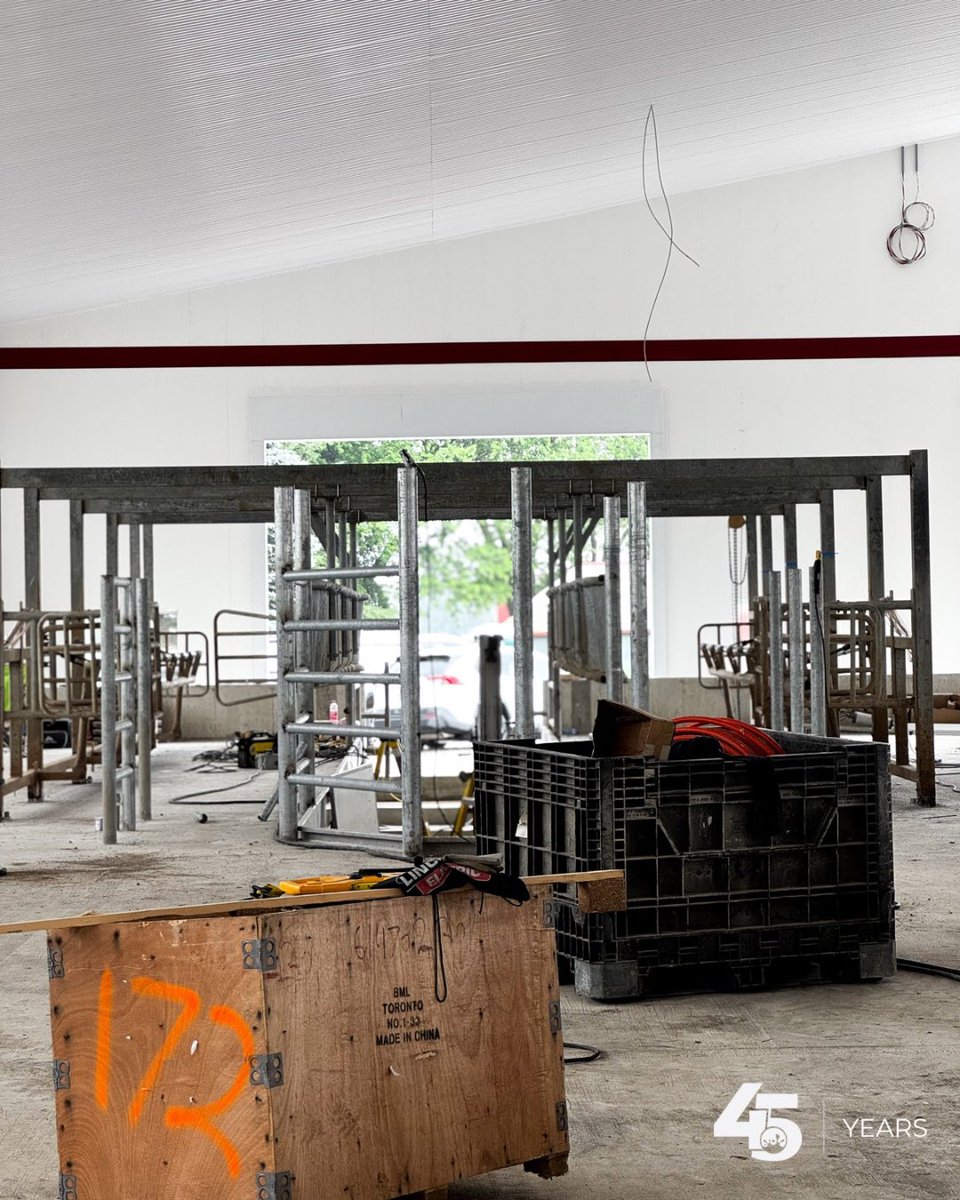 What a difference a week makes!

Last week we stopped by Mapletier Holsteins to check on the progress of their used parlour install—and wow, the crew has been busy!

You can really see the parlour taking shape now, and a big shoutout to the team for the top-notch welding work 👏