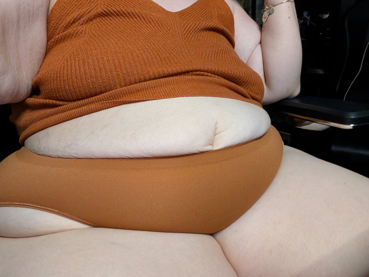 cupcake enjoyer 🖤 tweet media