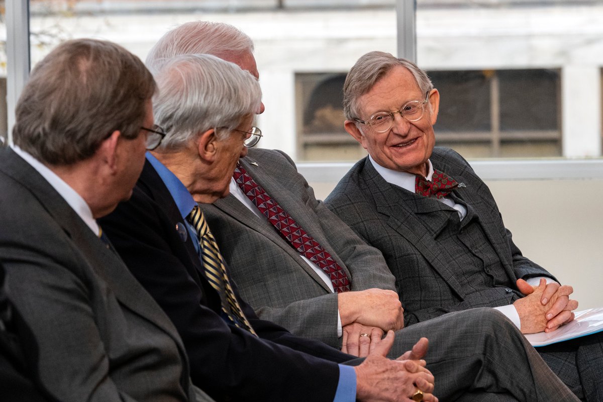 gordongee's tweet image. Thank you @westvirginiau.
I have always said that if you love West Virginians, they will love you back.
West Virginia, I will always love you.
Being the President of West Virginia University was the honor of a lifetime.
Thank you for the honor of serving you twice.