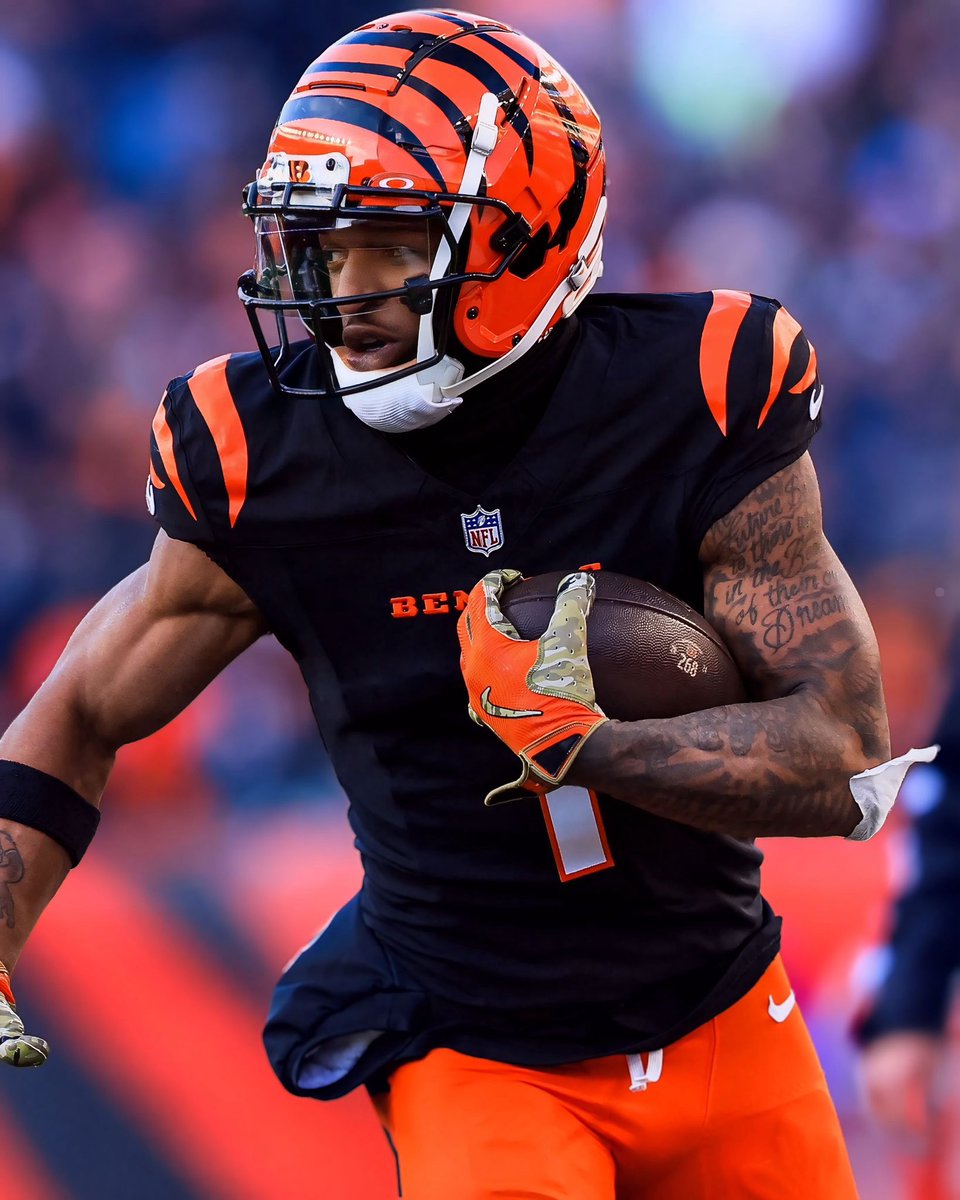 jasrifootball's tweet photo. Ja’Marr Chase on the people who think he’s the league’s best wide receiver:

“I would agree”

(via: The Sitdown w/ Malik Wright) https://t.co/q8GjgS2Quw