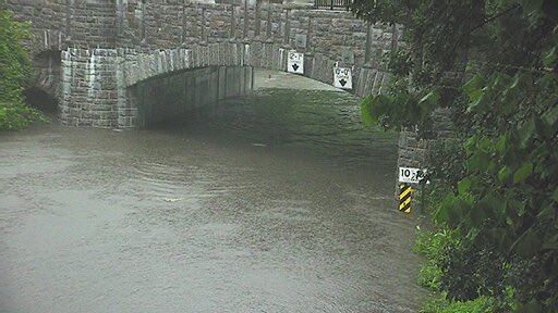 Danbury_WX's tweet image. If you’re attempting to head into NYC tonight “Fuhgeddaboudit” there is serious flooding on Bronx River Parkway and 287 - many main routes in are closed.