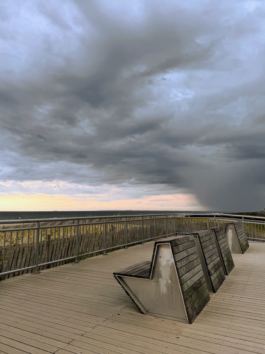 JoeFox's tweet image. &quot;You don&apos;t need a weatherman to know which way the wind blows.&quot;
Bob Dylan 
Good night from Rockaway!