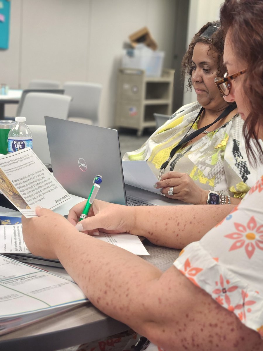 humble_SocSt's tweet image. ICs experienced an exemplar lesson to identify the pillars of our vision in action. @Emily_delaHaye piloted our teachers through this experience. ICs connected the lesson to #path2inquiry #ThinkingLikeAHistorian #exploreB4explain