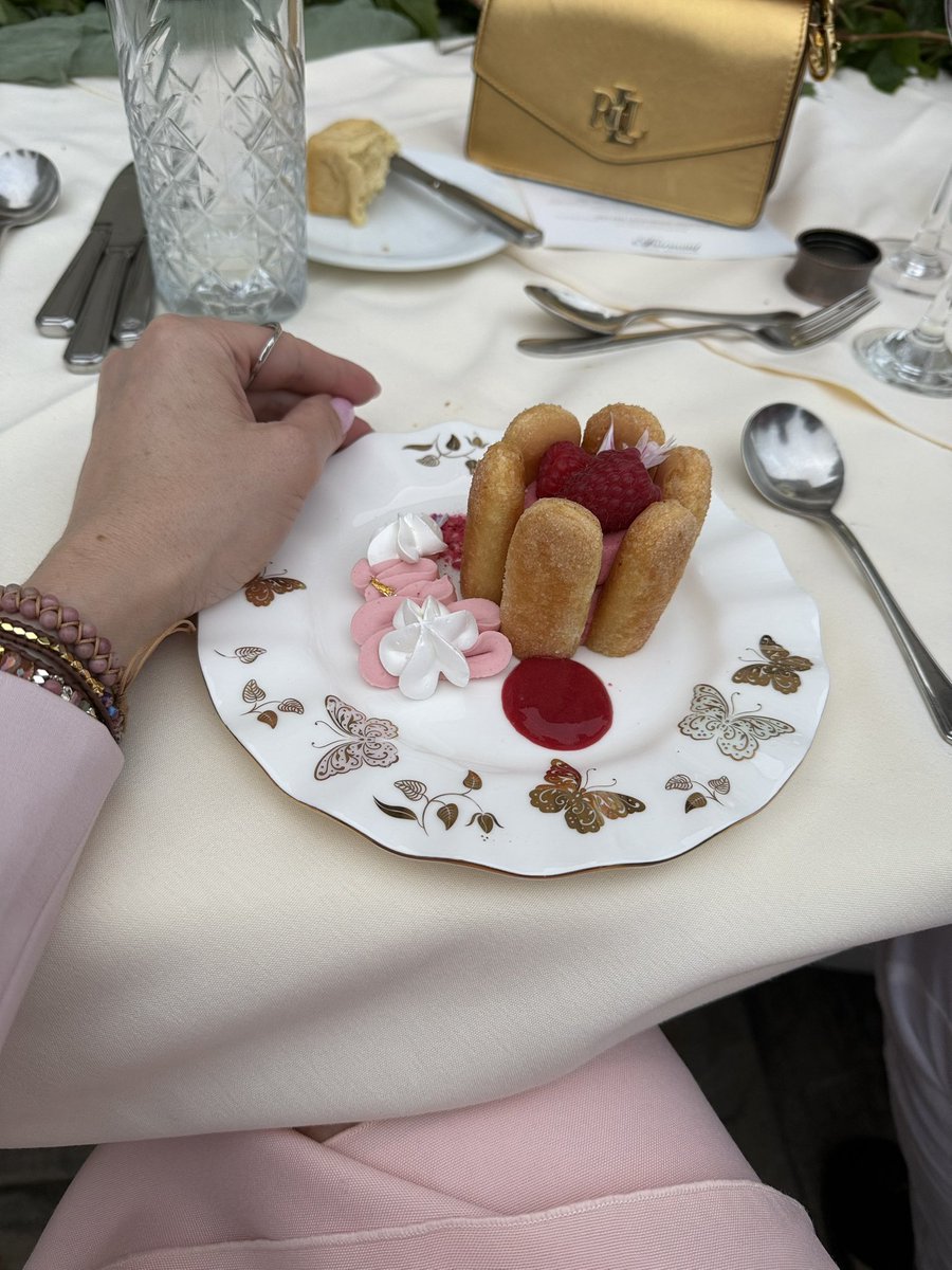 ISotulenko31775's tweet image. Your eyes show the strength of your soul. @FairmontHotels @EdmontonChamber #LongTable @WHOOP #Edmonton #FairmontHotels #OpenTable