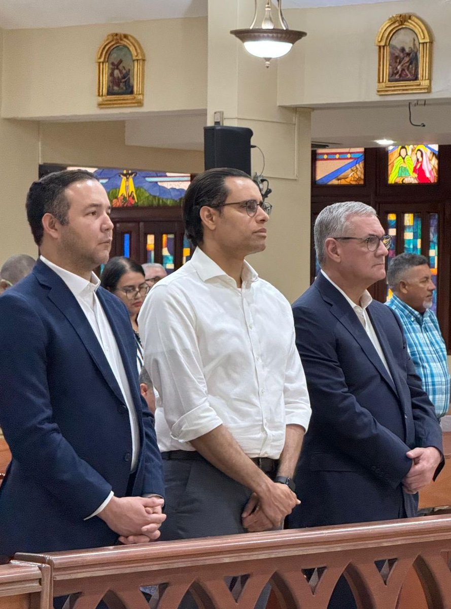 Johnny Pujols (@johnnypujols) on Twitter photo Esta tarde, junto al compañero <a href="/GonzaloCastillo/">Gonzalo Castillo Terrero</a> , acompañamos a nuestro compañero del Comité Político <a href="/JimeneznJuan/">Juan Ariel Jiménez</a> en la misa en memoria de su madre, Amarilis Núñez. D Esta tarde, junto al compañero <a href="/GonzaloCastillo/">Gonzalo Castillo Terrero</a> , acompañamos a nuestro compañero del Comité Político <a href="/JimeneznJuan/">Juan Ariel Jiménez</a> en la misa en memoria de su madre, Amarilis Núñez. D