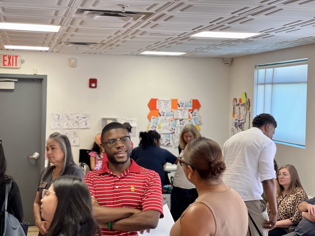 CommishMcCurdy's tweet image. Last week, we celebrated the grand opening of Changing Smiles Pediatric Dentistry with a special ribbon cutting and community giveaway!
Grateful to everyone who came out for free haircuts, baby supplies, and bikes. Here's to healthy smiles and strong families in District D! 🦷